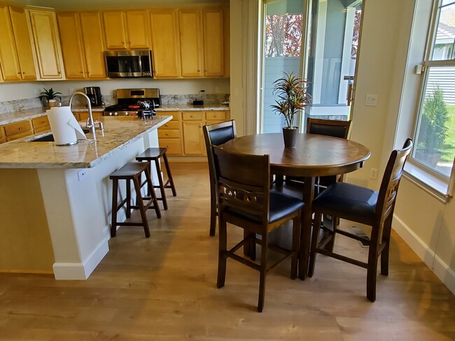 Building Photo - 6586 Aston Cir