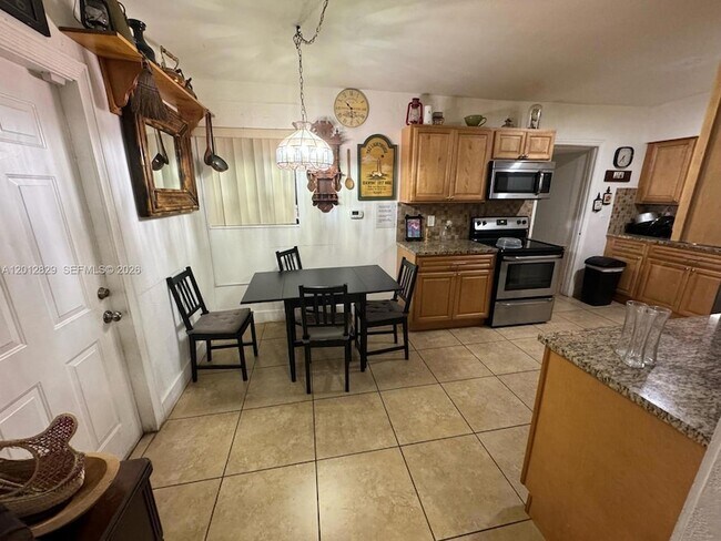 Foto del edificio - 965 NE 146th St