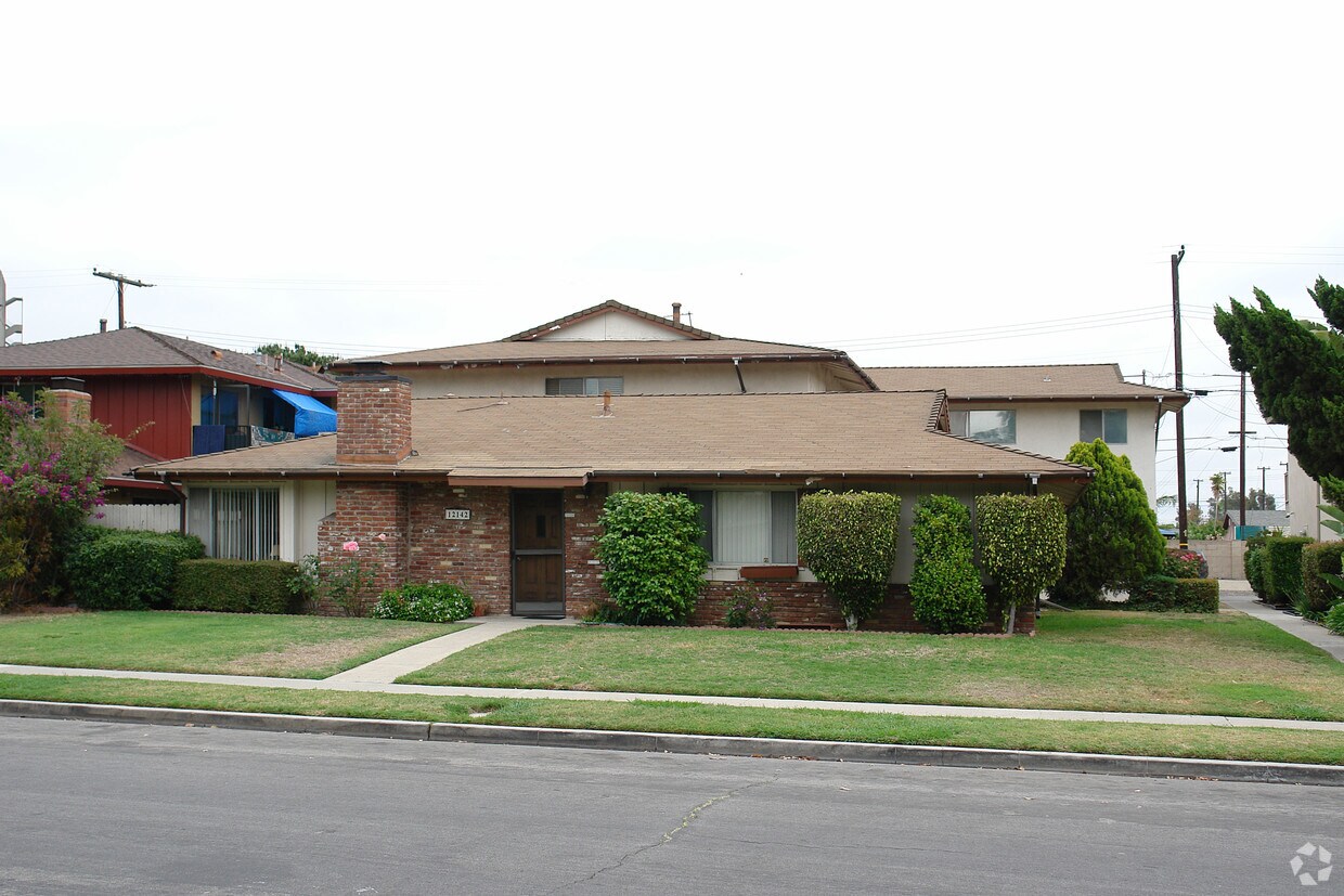 Primary Photo - 12142 Laguna St