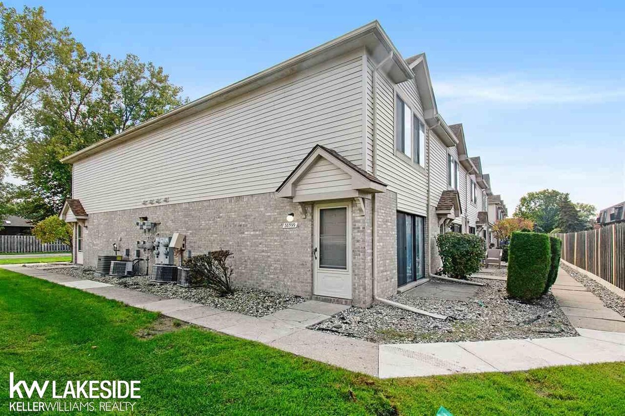 Primary Photo - 38599 Wellington Dr