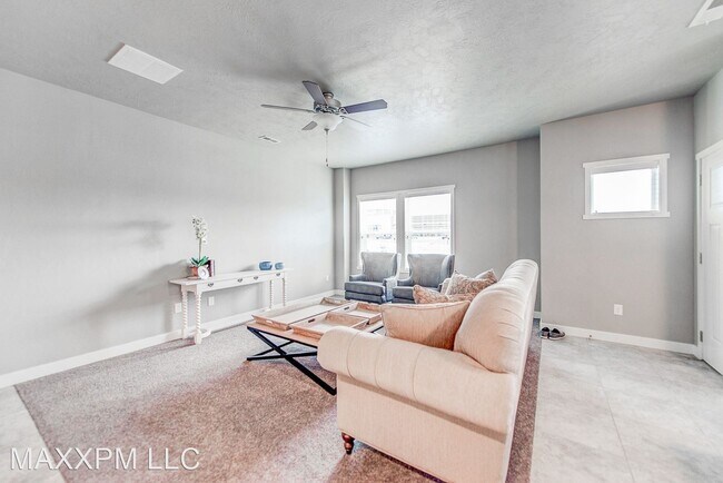Foto del edificio - 3 br, 2.5 bath House - 5620 W Island Ridge Dr