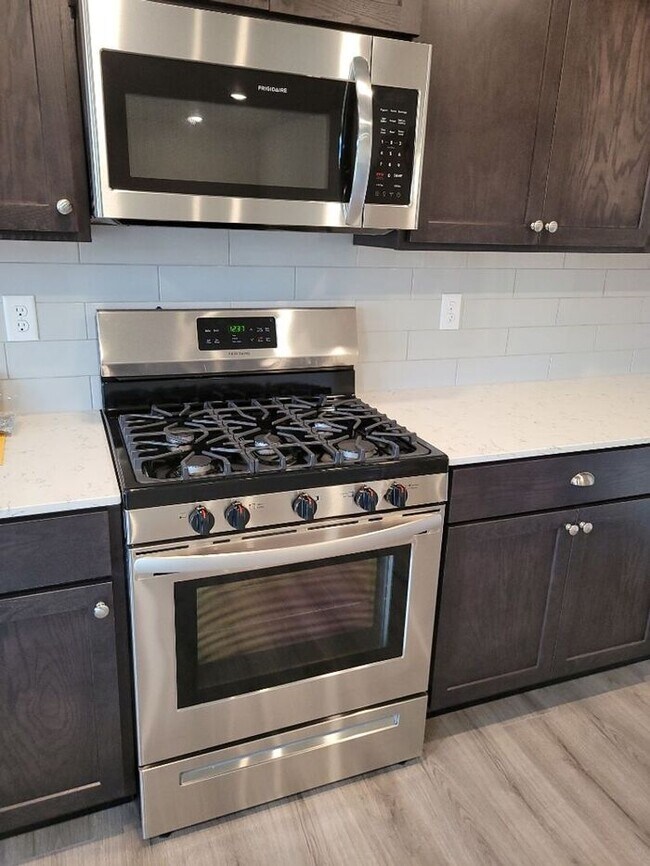 Foto del edificio - 4 Bed Plus Den in Sultan's New Daisy Crossing