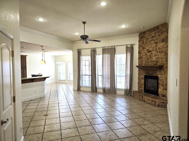 Foto del edificio - 5603 Thomas Nelson Dr