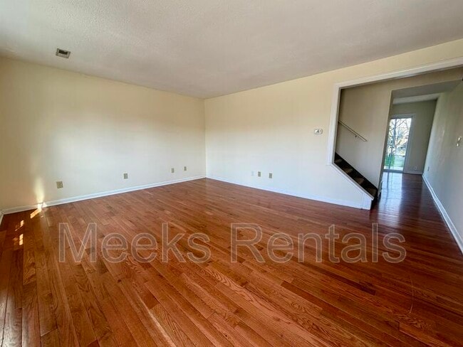 Building Photo - 1002 Fairway Gardens Dr