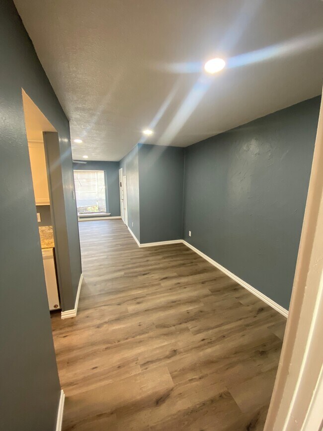 Dining room - 2100 Oakhurst Dr