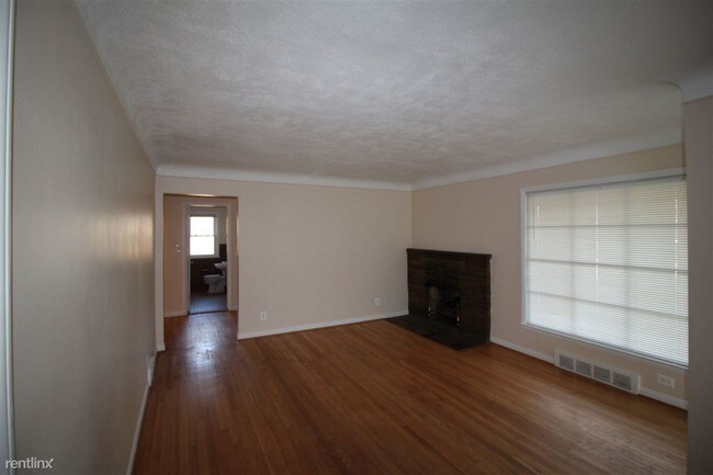 Building Photo - 3 br, 1.5 bath House - 13311 Rosemary Blvd