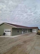 Building Photo - 407 E Center St