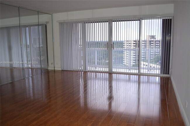 Foto del edificio - 2451 Brickell Ave