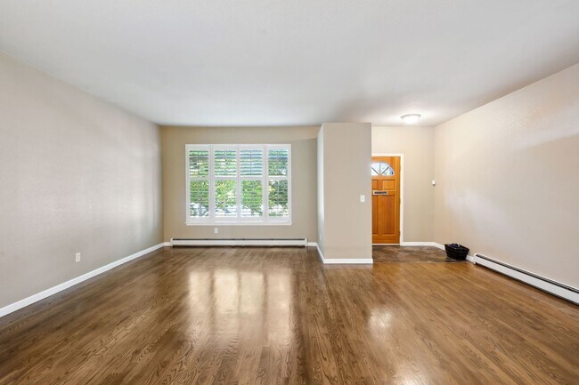 Foto del edificio - Spacious 3BD, 3.5BA Platt Park Home with Finished Basement and 2-Car Garage