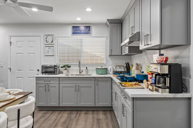 Foto del edificio - 10983 Parkdale Ave