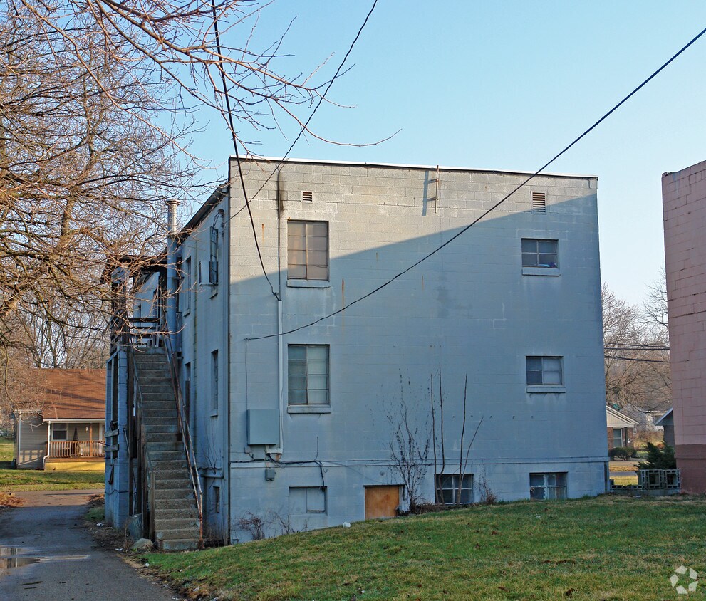 Building Photo - 789 E Market St