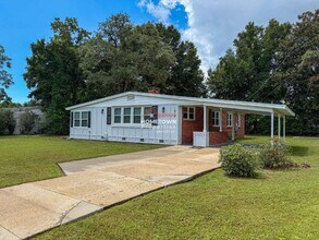 Building Photo - 1815 Hallmark Dr