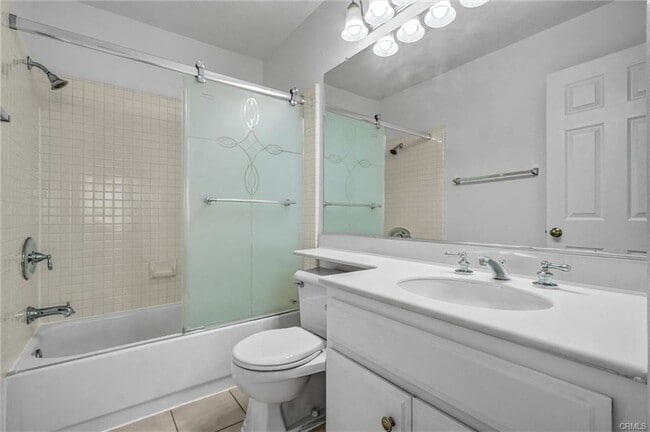 Building Photo - 23 Sillero