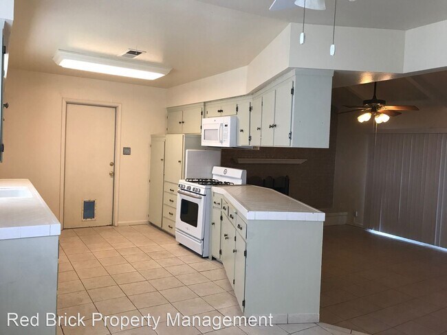 Foto del edificio - 3 br, 2 bath House - 635 Brookdale Dr.