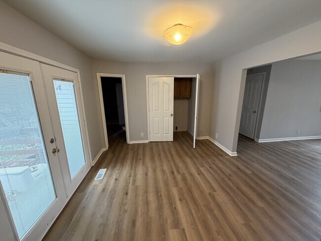 Foto del edificio - 1102 Falling Tree Ct