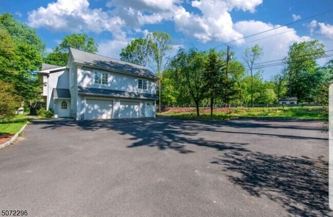 Foto del edificio - 580 Franklin Lake Rd