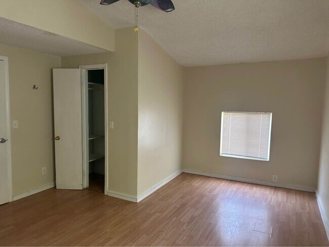 Building Photo - 6354 Meadowbranch Rd