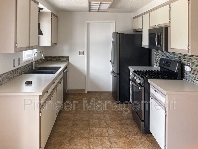 Foto del edificio - 2135 Carmel Ave