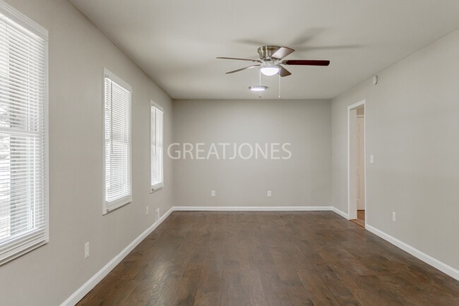 Building Photo - REDUCED!