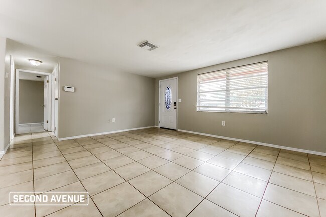 Building Photo - 4847 Elmwood St