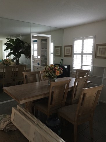 Building Photo - 423 Paula Dr S