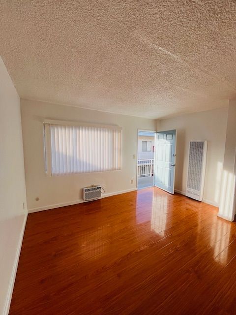 Foto del edificio - 1260 Beachwood Dr