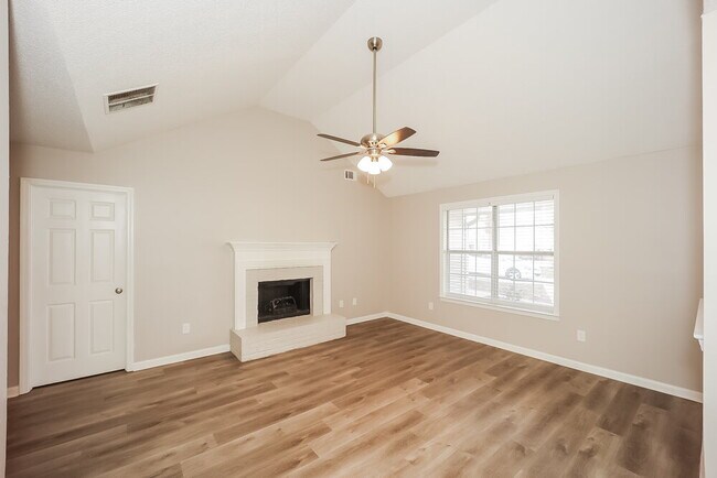 Foto del edificio - 2061 Poplar Rd