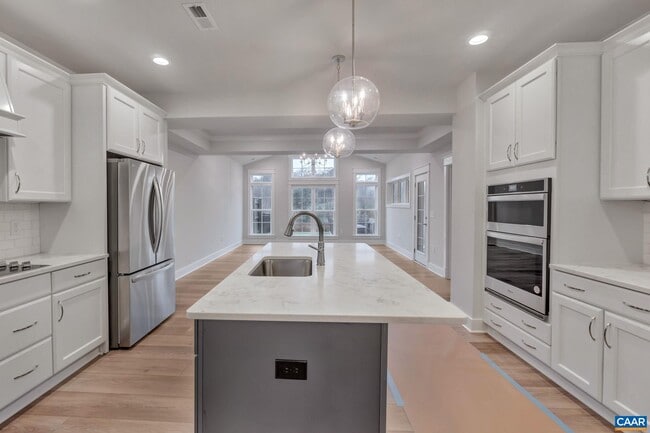 Building Photo - 2018 Larkin Ave