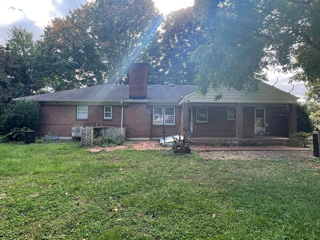 Building Photo - 1240 Burnbridge Rd