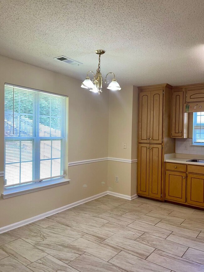 Building Photo - WELCOME HOME!! Beautiful, Spectacular, and Spacious Ranch!