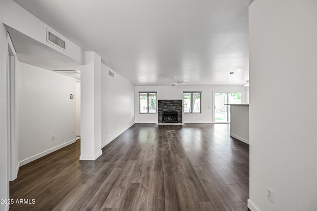 Building Photo - 3334 W Monona Dr