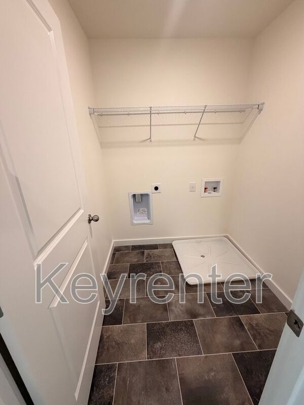 Foto del edificio - 7033 Randleman Dr