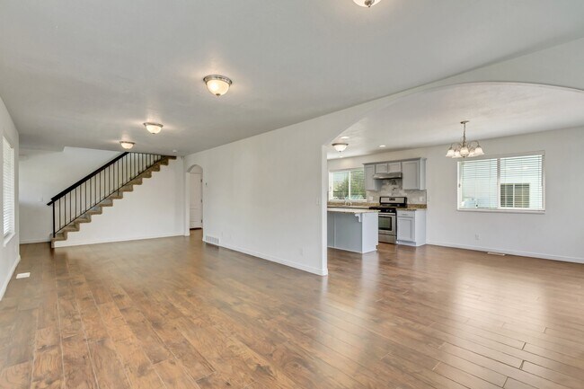 Foto del edificio - 8637 Goldenrain Cir