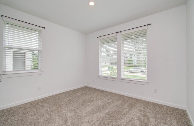 Building Photo - 10011 Angelina Wds Ln