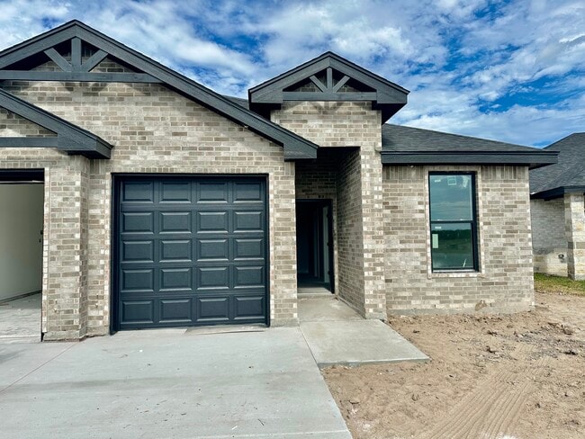 Building Photo - 1002 Escondido Ln E
