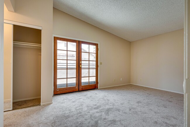 Building Photo - Quaint cottage style 3 bed, 2 bath home in...