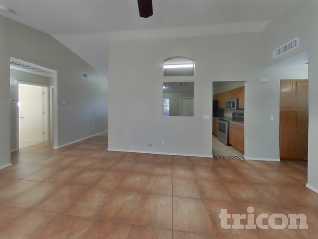 Building Photo - 2601 S 79th Dr