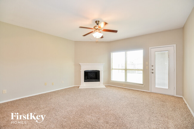 Foto del edificio - 8817 Tenderfoot Ln