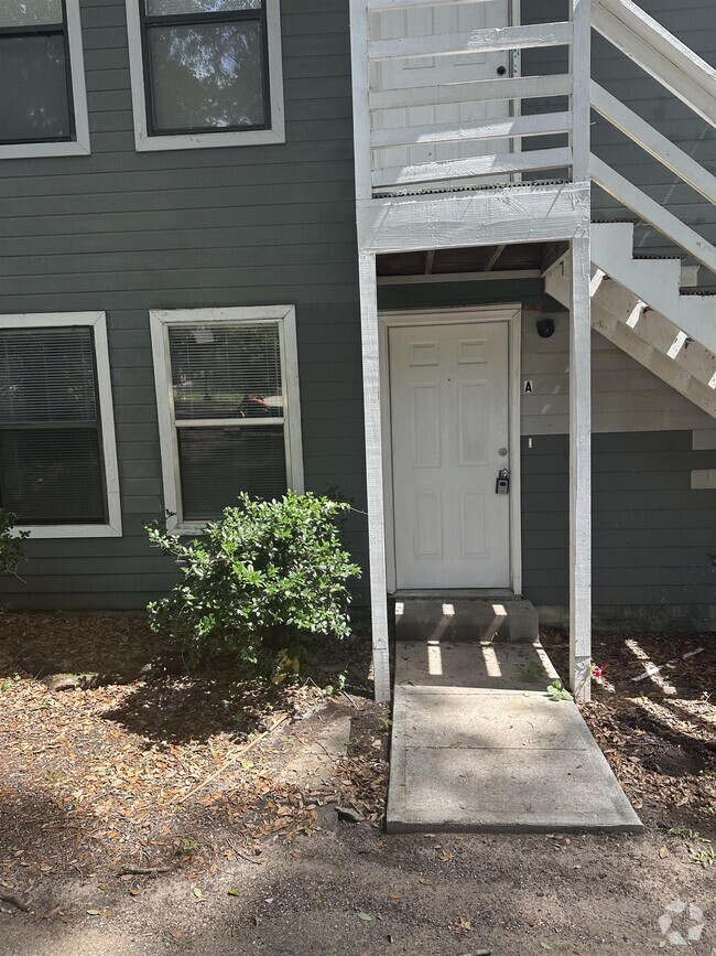 Building Photo - 1830 Sylvan Ct