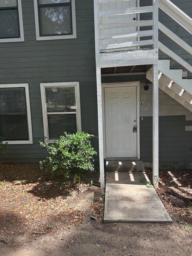 Primary Photo - 1830 Sylvan Ct