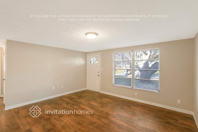 Foto del edificio - 10824 Oakdale Ave