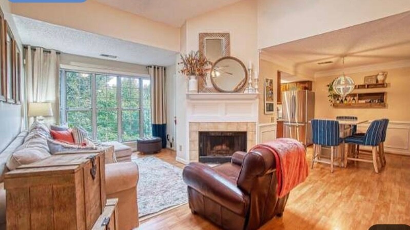 Foto principal - 12004 Golf Ridge Ct