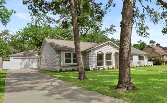 Foto del edificio - 2610 Moss Hill Dr