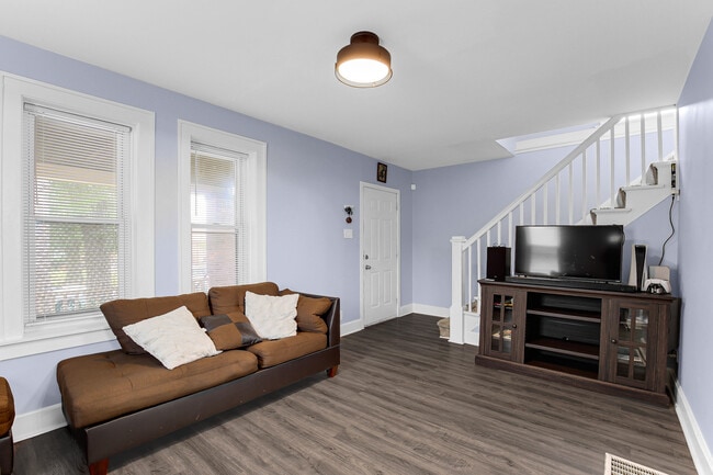 Foto del edificio - 16310 Carse Ave