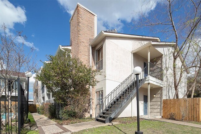 Building Photo - 1818 Augusta Dr