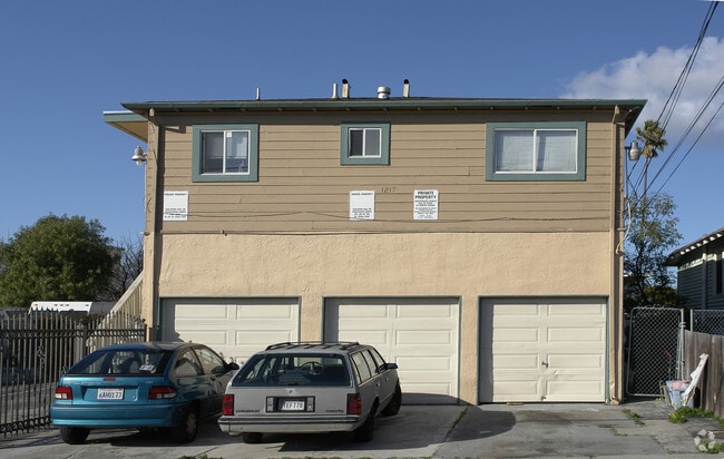 Building Photo - 1217 Haskell St