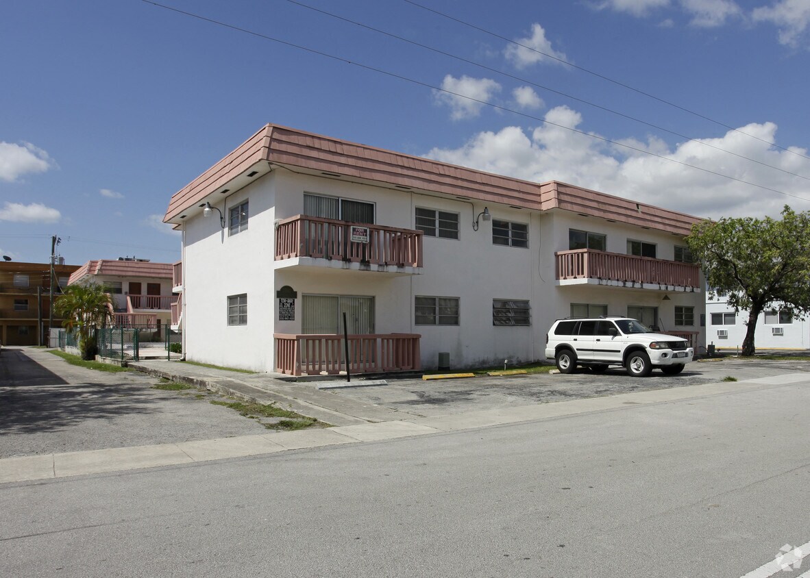 Primary Photo - Superior Arms Apartments