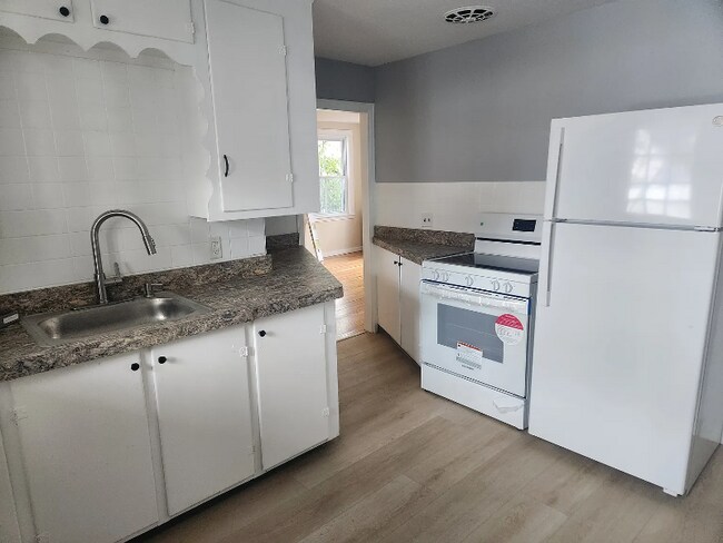 Building Photo - 13 Pennacook St