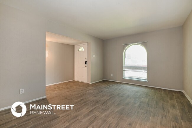 Building Photo - 450 Thistle Dr