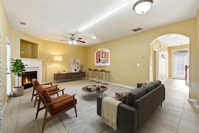 Building Photo - 6199 Thorncrest Dr